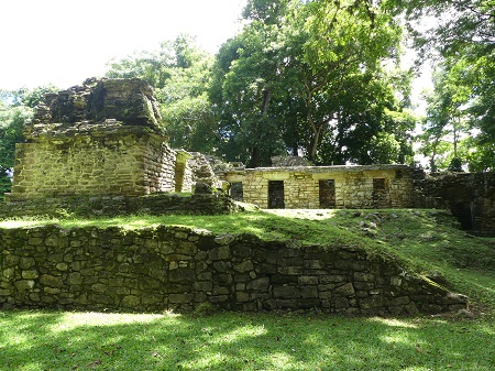 Yaxchilán monument